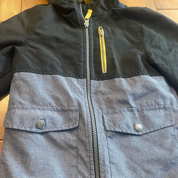 Carters boys midweight jacket. 5-6 fleece lining. - Picture 2 of 4